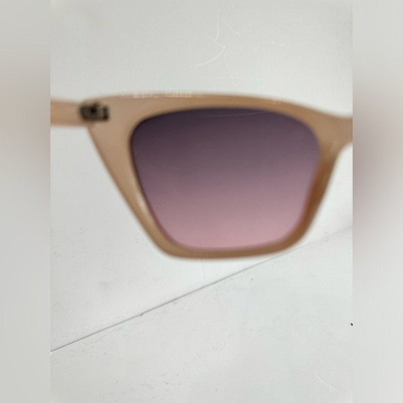 😎 Stylish and Chic! New Call It Spring Beige Sunglasses 🕶️ - Picture 4 of 4